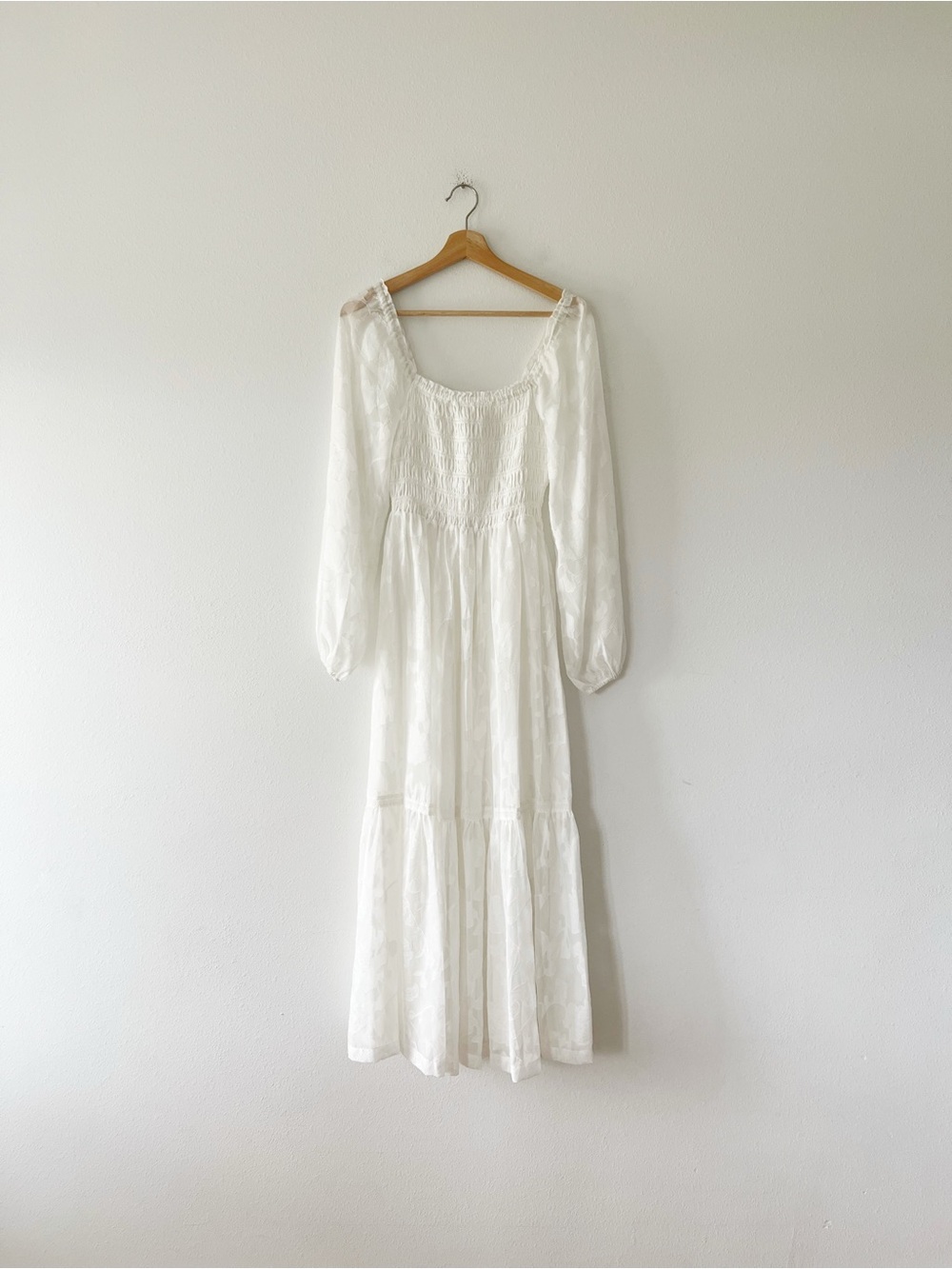 SALTWATER LUXE | New Smocked Tiered Floral MIDI Dress | M - Picture 2 of 5